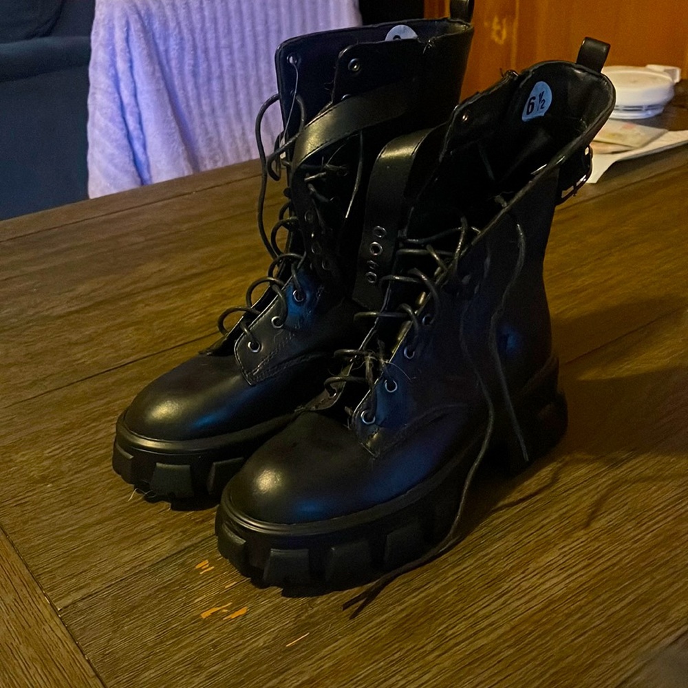 Krystal Boots Size 6 1/2. There are small damage to the side of the boot.